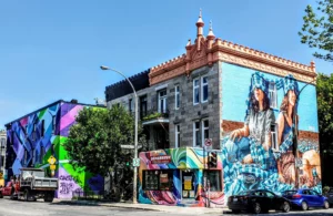 Immeuble de la Ville de Montréal avec graffiti
